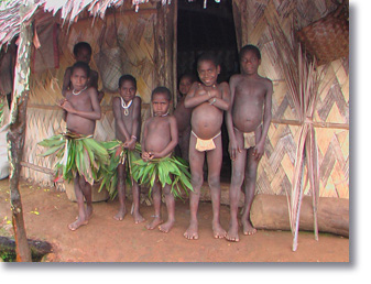 Marakai children in front of the guest house